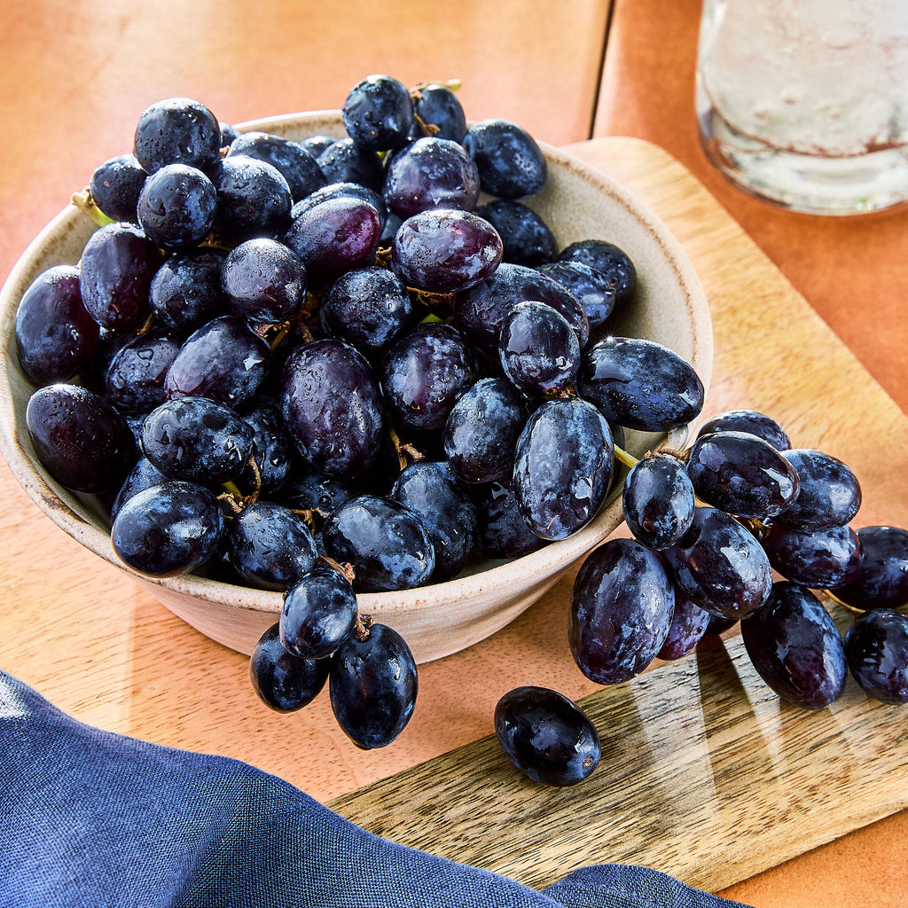 Fresh Black Seedless Grapes, From California, Bag (2.25 lbs/Bag Est.)