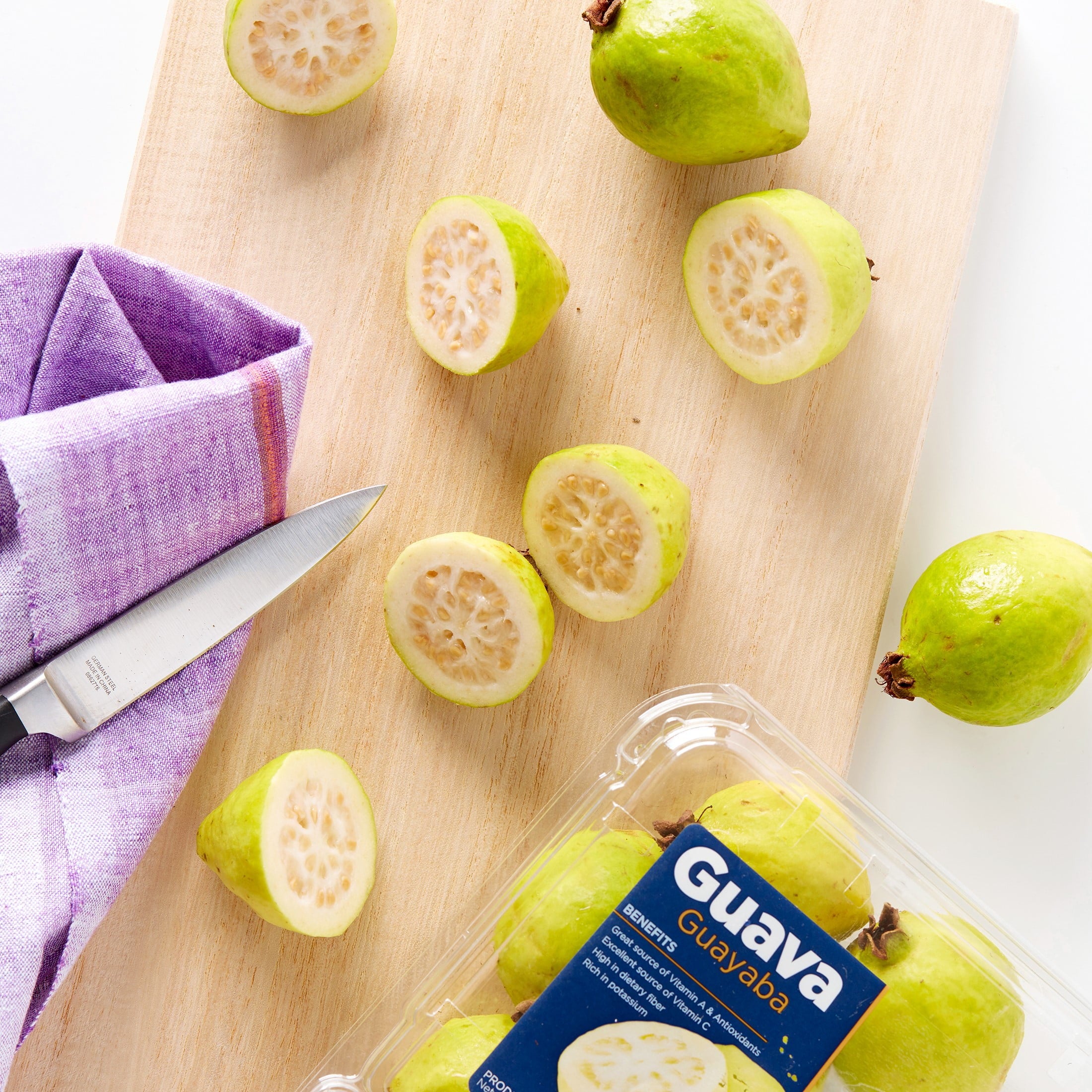 Fresh Guava, 1 lb, Clamshell