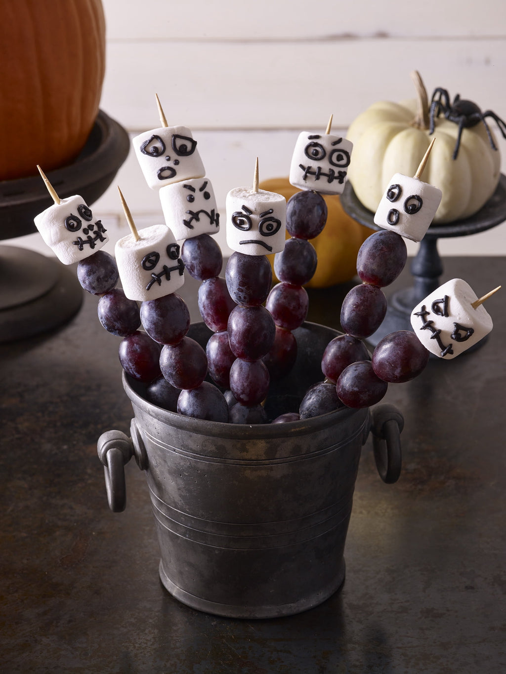 Fresh Black Seedless Grapes, From California, Bag (2.25 lbs/Bag Est.)
