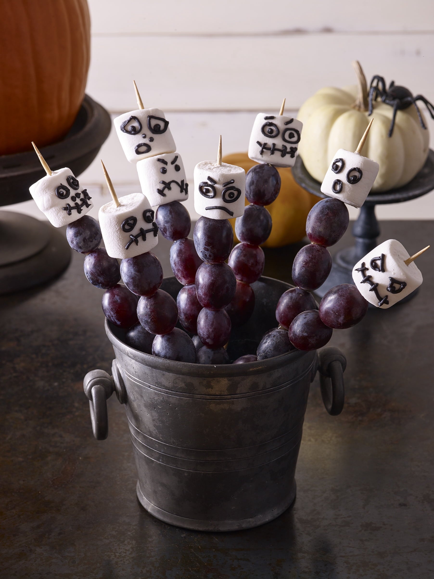 Fresh Black Seedless Grapes, From California, Bag (2.25 lbs/Bag Est.)