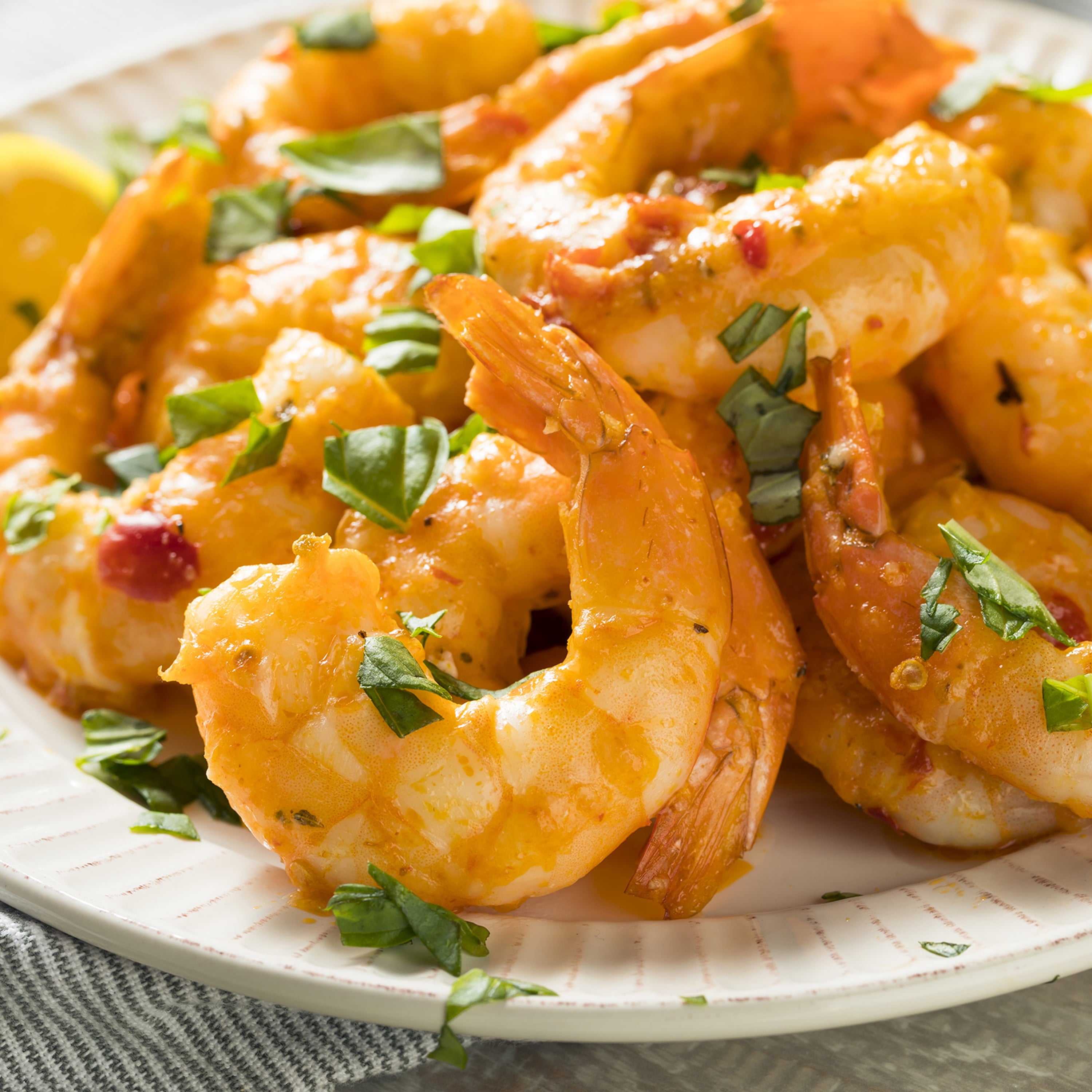 Great Value Frozen Raw Super Colossal Shell-on Tail-on Easy Peel Shrimp, 16 oz Bag (13-15 Count per lb)